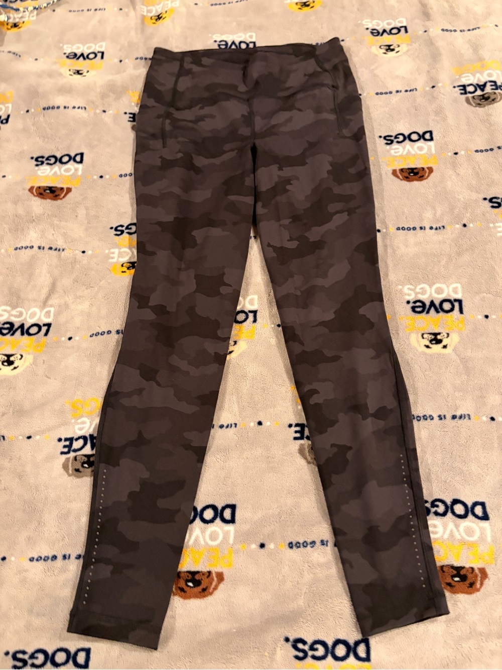 NWOT Lululemon Women’s 10 Grey Camo leggings